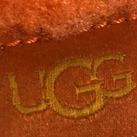 Ugg slippers SZ 2 girls - Picture 6 of 6